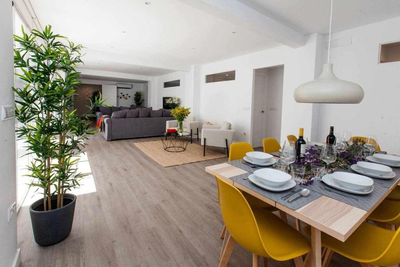 Isg Apartments Downtown Family Haven Free Parking Spot Севілья Екстер'єр фото