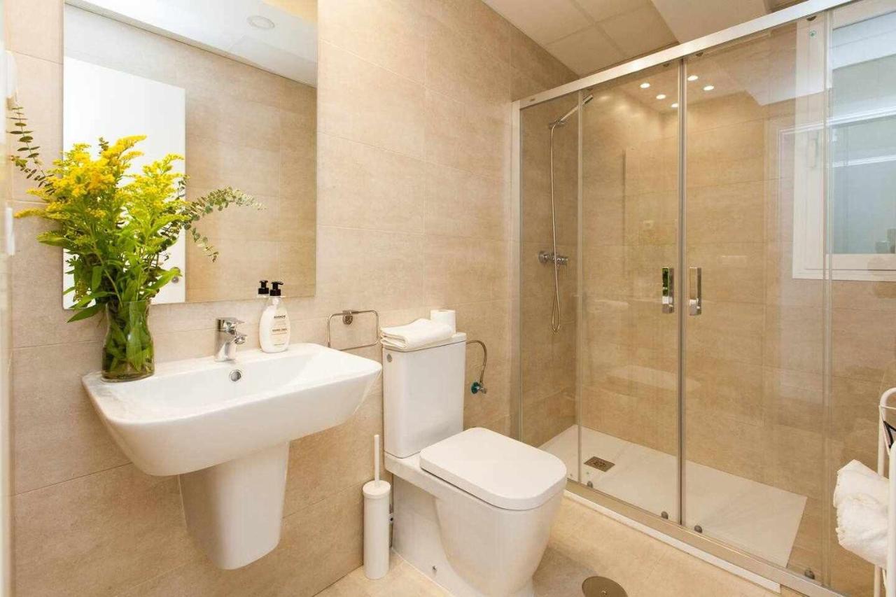 Isg Apartments Downtown Family Haven Free Parking Spot Севілья Екстер'єр фото